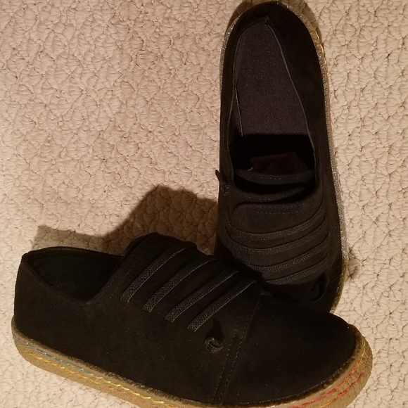 Comfortable Onyx Slip-On Sneakers - Picture 4 of 7